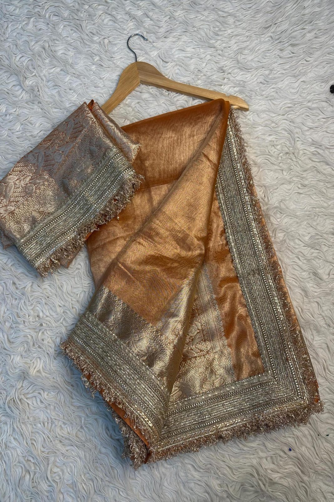 Banarasi Soft Tissue Silk Maharani Saree - Golden image